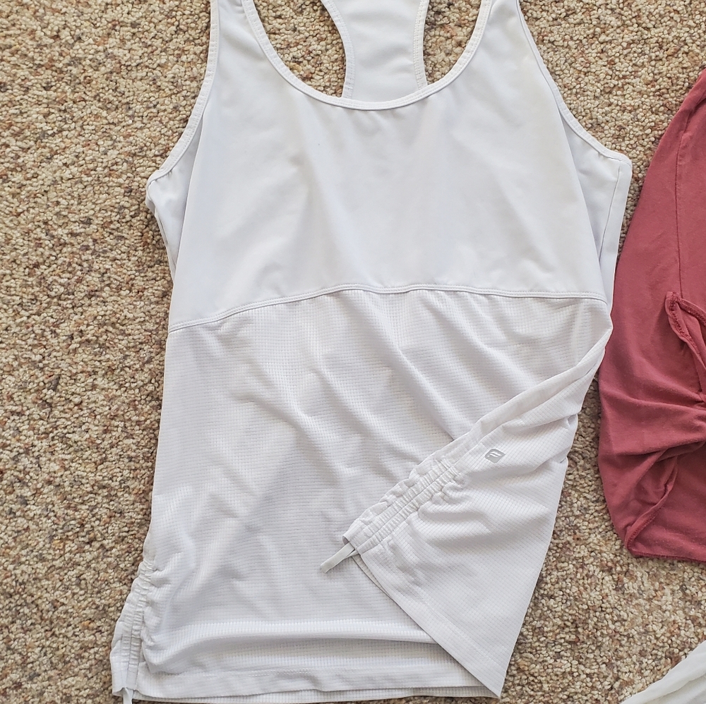 Fabletics Tank Bundle!! - image 2